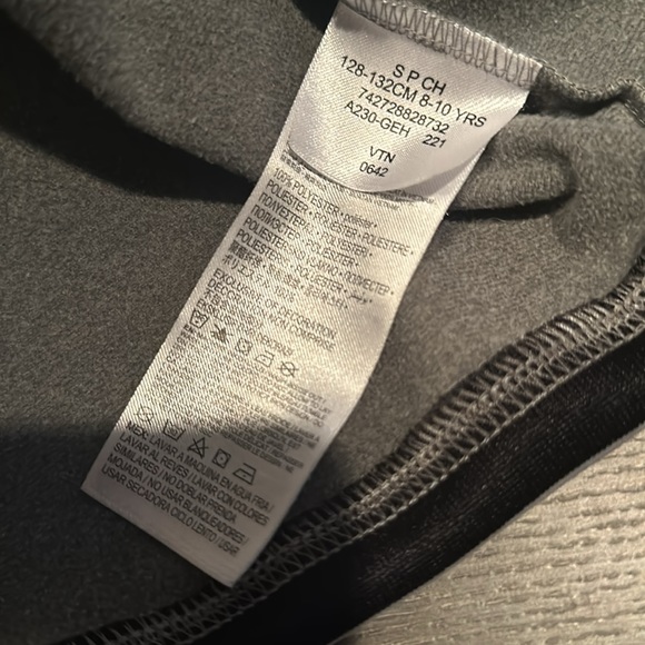 Jordan light jacket, zips up, goes with everything and it look brand new - Picture 3 of 5